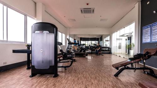 Modern Condo with pool and gym