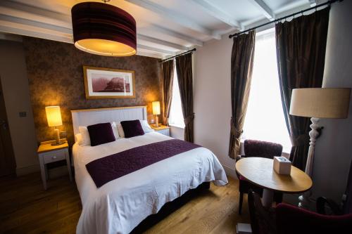 Grove Hotel