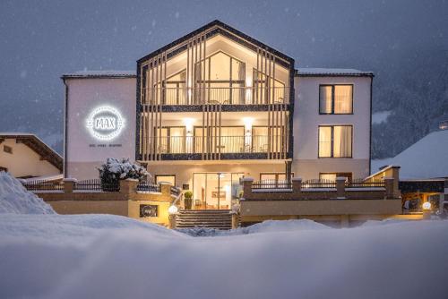 Max Mountain Apartments