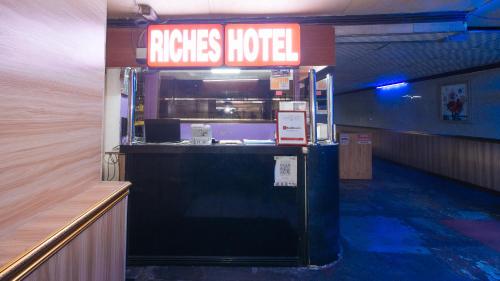 Riches Holiday Hotel Avenida by Reddoorz