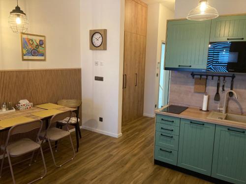 Štýlový apartmán A409 v centre NR, parkovanie v cene