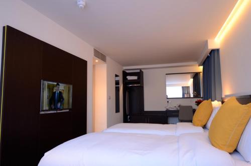 Pelican London Hotel And Residence