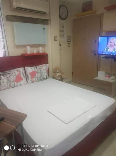 Spacious private rooftop studio, mountain and sea view