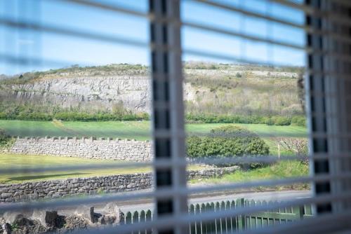 Quiet 2 Bedroomed Cottage, near the Lakes