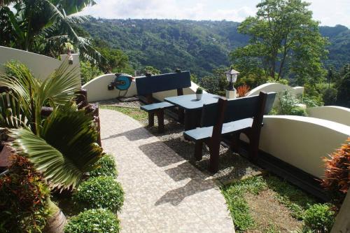 Avana Hills Tagaytay Villa