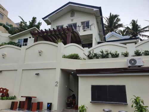 Avana Hills Tagaytay Villa