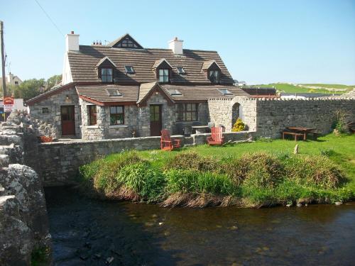 Aille River Hostel Lodge & Camping