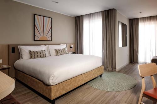 Strand Suites by Neu Collective