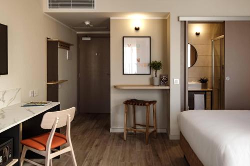 Strand Suites by Neu Collective
