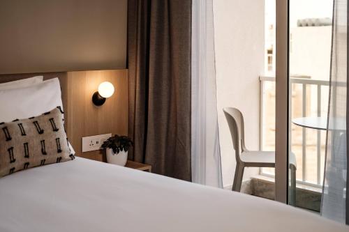 Strand Suites by Neu Collective