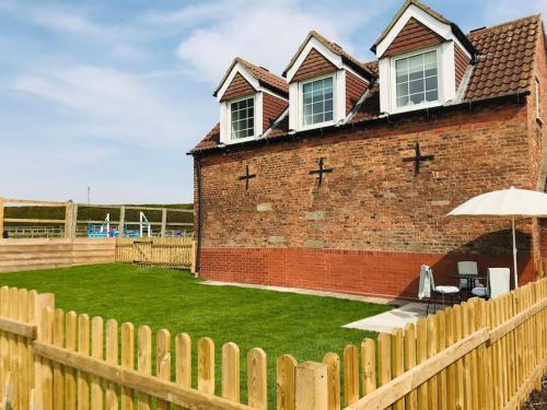 Grove Farm Old Granary, 1st floor Loft Apartment, Includes Continental Breakfast
