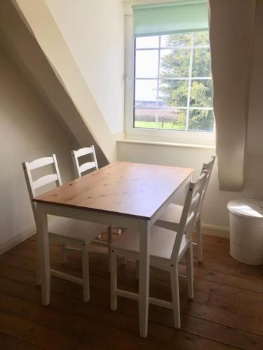 Grove Farm Old Granary, 1st floor Loft Apartment, Includes Continental Breakfast