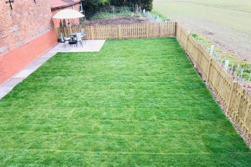 Grove Farm Old Granary, 1st floor Loft Apartment, Includes Continental Breakfast