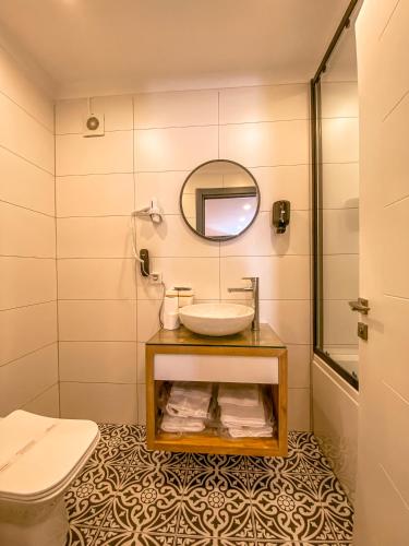 Lopera Deluxe Hotel