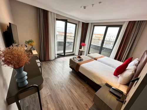 Edition Old City Boutique Hotel