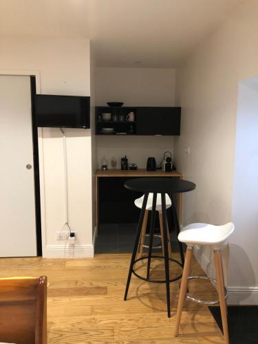 Chambre indépendante au Manoir de la Célinais côté cour