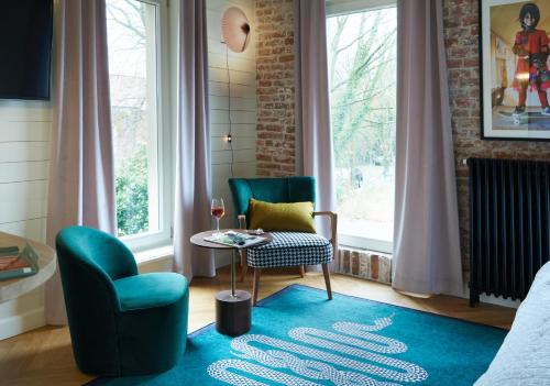 Five Rooms Hotel