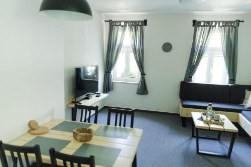 Treehouse Apartments