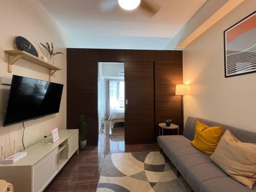 Hygge home with Ayala CBD Makati view! NEW