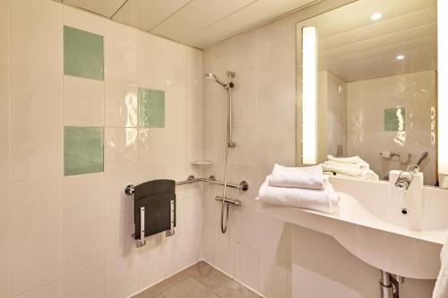 B&B HOTEL Cergy Port
