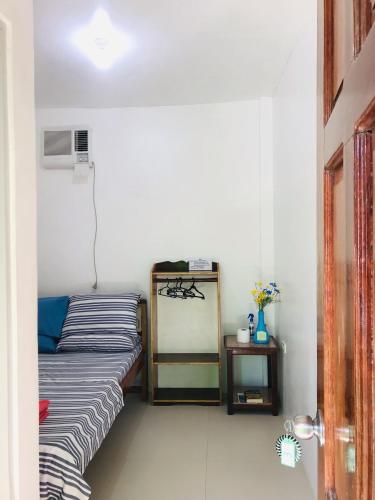 Queen's Room Rental 3