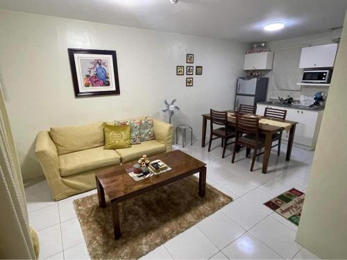 3 Bedrooms 3 Baths Victorian style Townhouse Fully Furnished