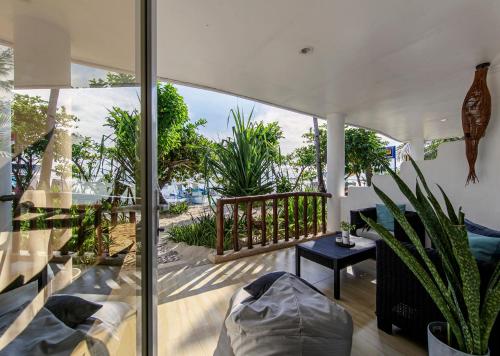 Ocean Vida Beach & Dive Resort