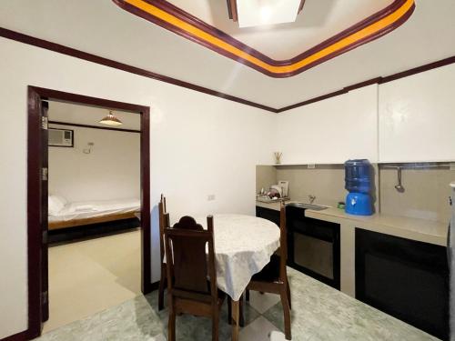 Lara's Guesthouse Siargao