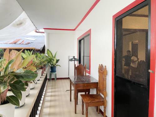 Lara's Guesthouse Siargao