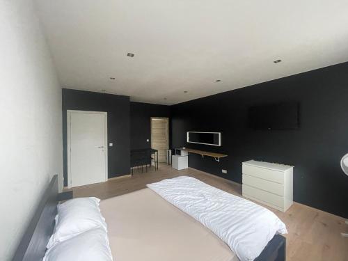 Room of Tournai 3
