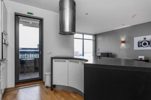 Sunny Apartment – Meren äärellä kaupungin keskustassa