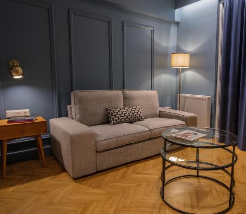 Color K23 Suites