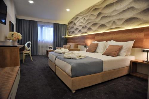 Santiny Hotel & Restaurant