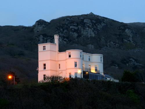 Ty'r Graig Castle