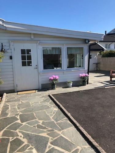 Comfortable 3 bedroom Apartment on one floor.