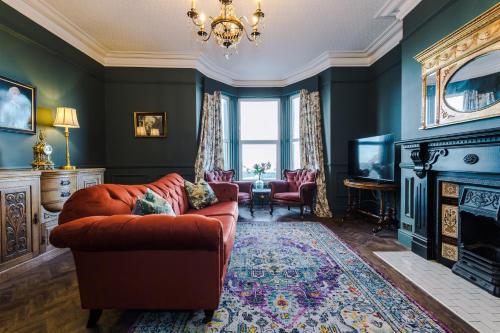 Russell Court by Orenda-Luxe