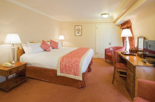 Le Strange Arms Hotel