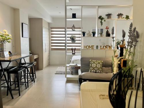 Elaiza's Cozy Home - Matina Enclaves Building C Unit 815