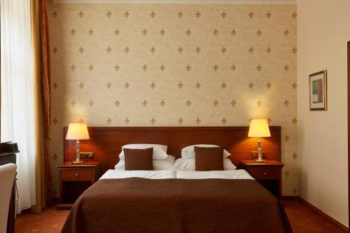 Fleur De Lis Hotel