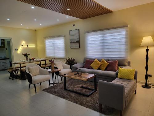 Luxury 3BR Villa w Plunge Pool near SM Batangas City- Instagram-Worthy