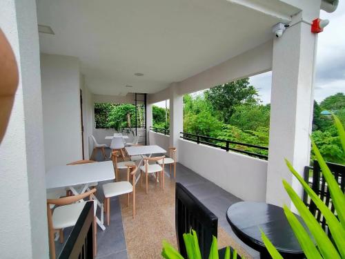 JPrime Traveller's Lodge