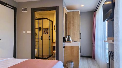 Lopera Deluxe Hotel