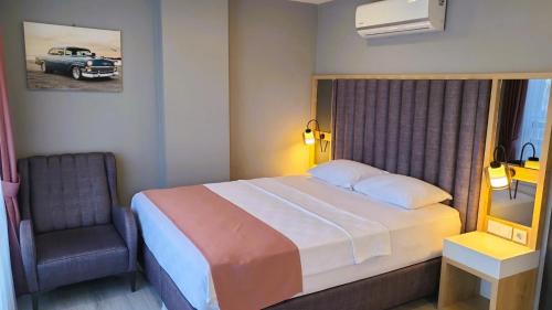 Lopera Deluxe Hotel