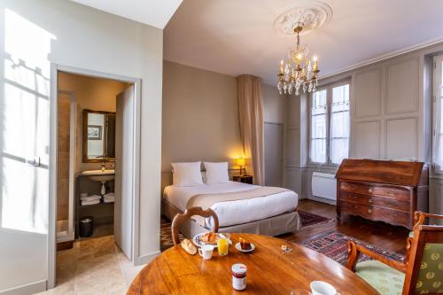 Aristide Apartments