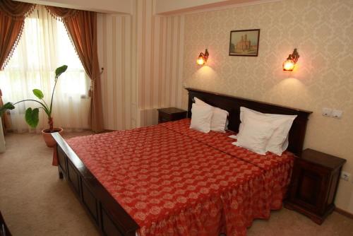 Majestic Hotel & Restaurant
