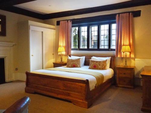 Bear And Ragged Staff