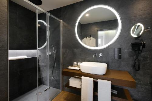 Moura Suites Hotel