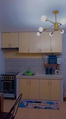 One Spatial Two Bedroom Condominium Unit with Pool and Gym free Netflix and wifi