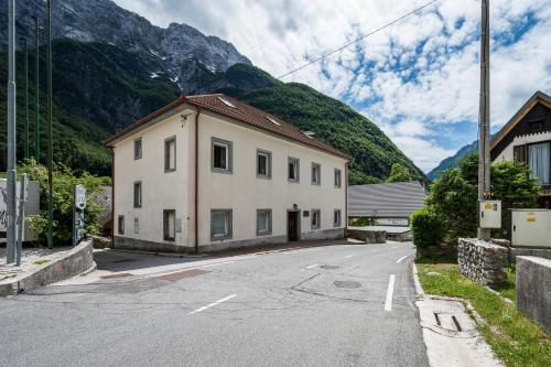 Kronotop Hostel