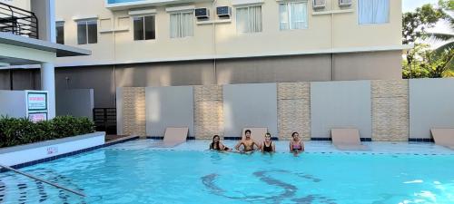 Two- Bedroom New Condo, Free Hi-Speed Wifi